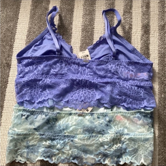 Victorias Secret set of 2 Lace Bralettes Large NWT - Picture 2 of 2